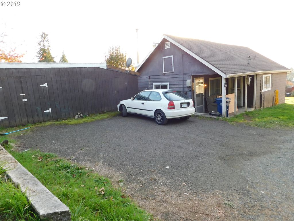 825 E  10th Pl, Coquille, OR 97423
