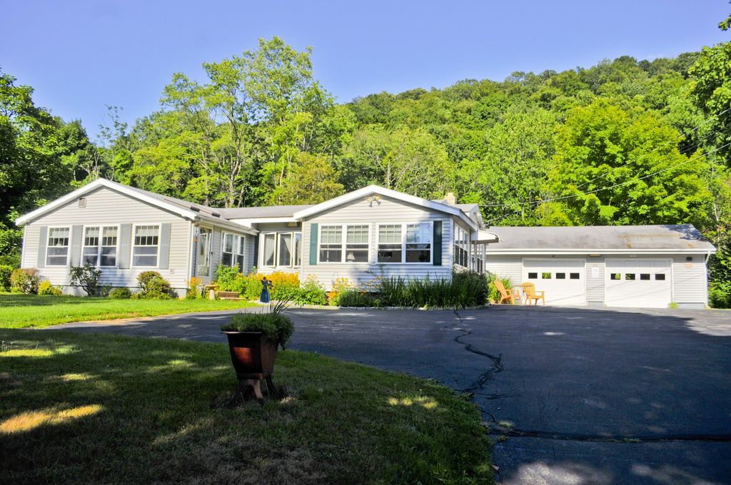 245 Forest Rd, Northford, CT 06472