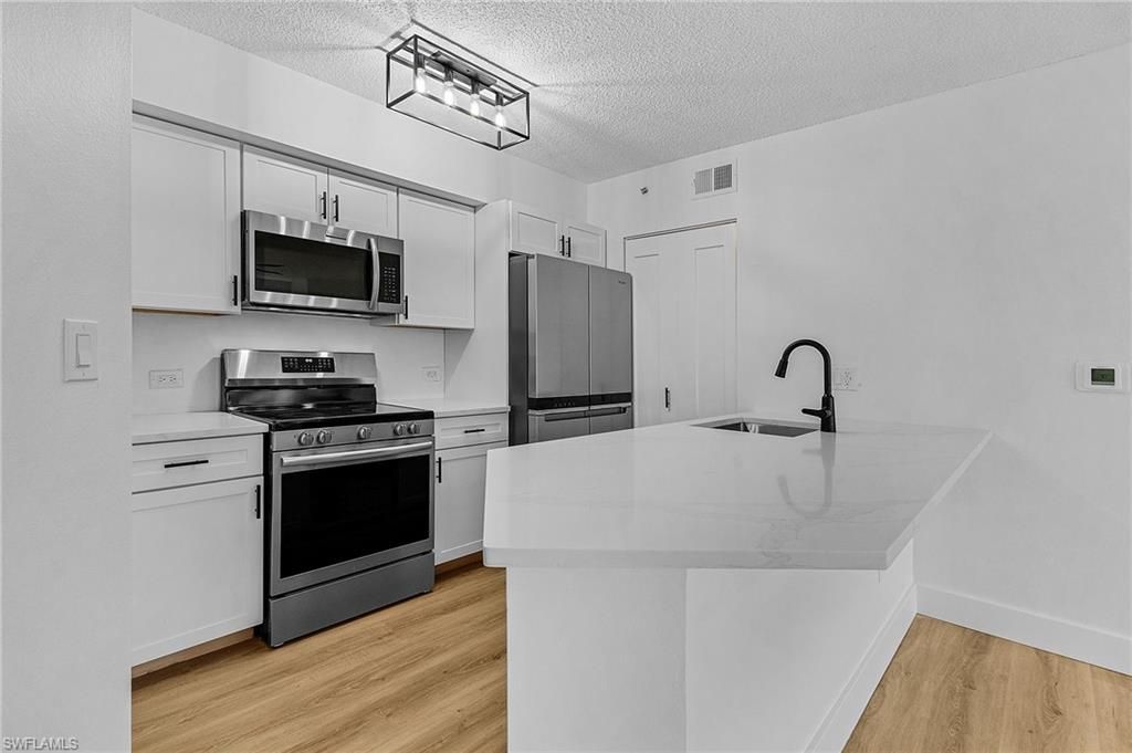8950 Colonnades CT E #817, Bonita Springs, FL 34135