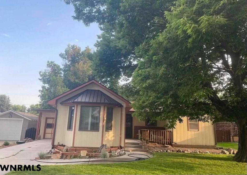1835 O St, Gering, NE 69341