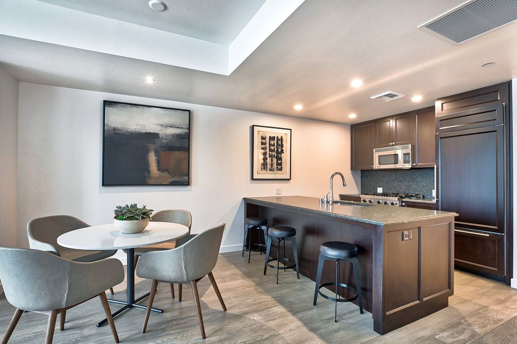 688 110th Ave  NE #N2007, Bellevue, WA 98004
