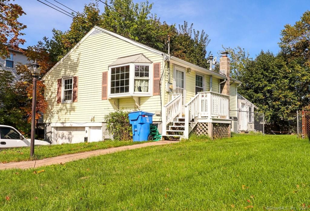 9 Sandra St, Bristol, CT 06010