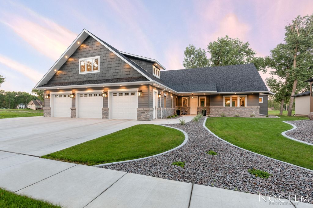 2607 Langer Way, Bismarck, ND 58504