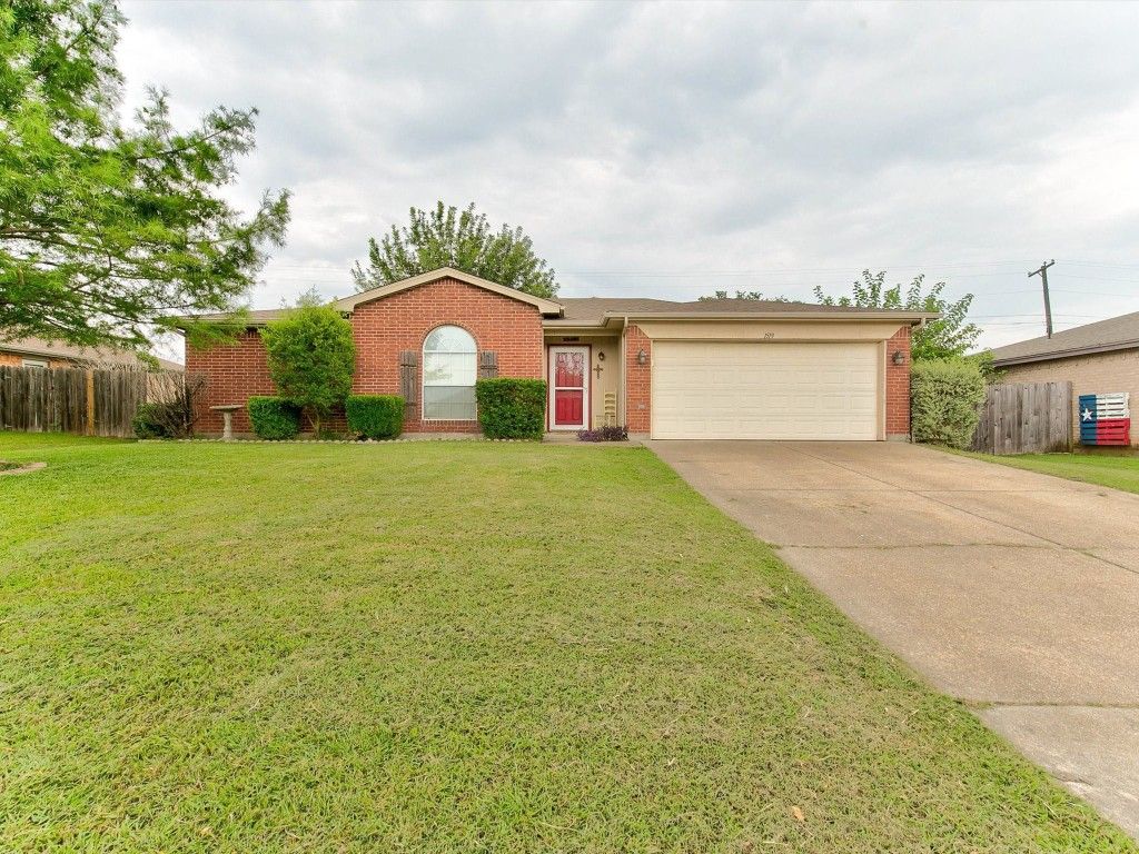 1519 Berry Dr, Cleburne, TX 76033