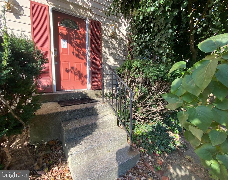9301 Weathervane Pl, Gaithersburg, MD 20886