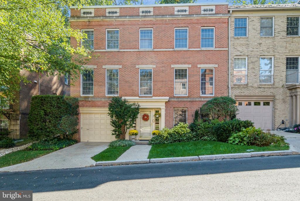 2710 Unicorn Ln NW, Washington, DC 20015