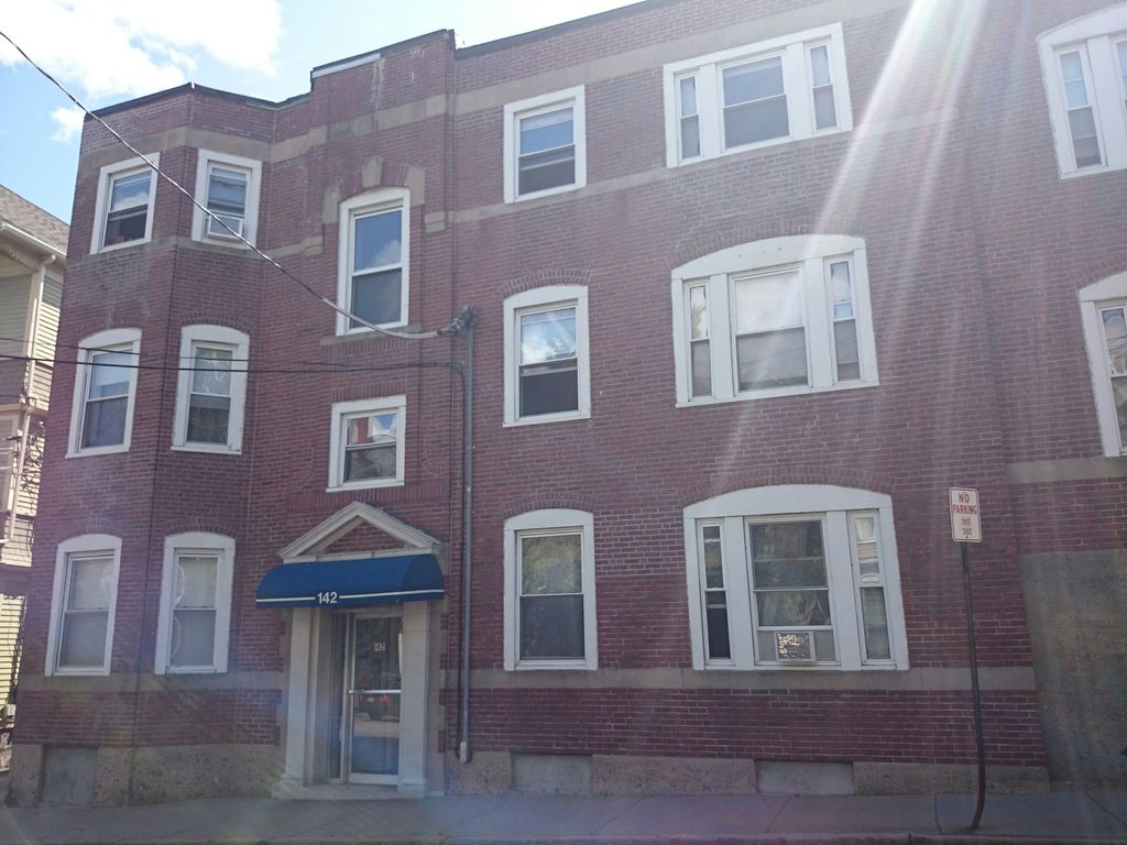 142 Davis Ave #3, Brookline, MA 02445