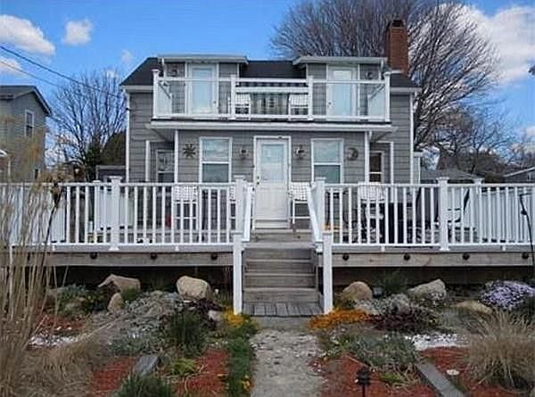 54 Bayview Ave, Fairhaven, MA 02719