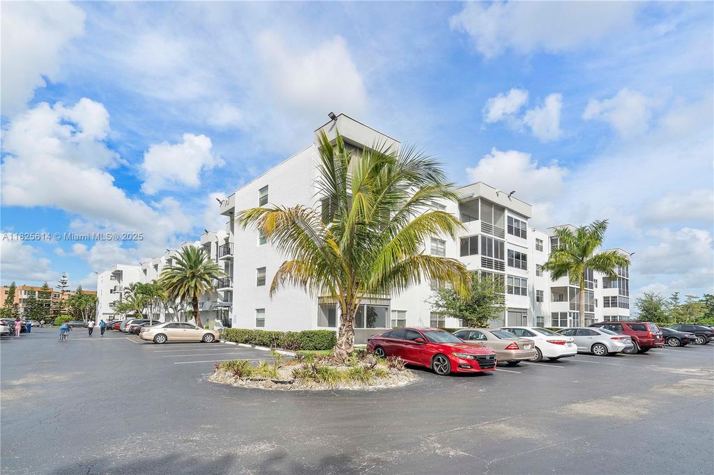 2998 E Sunrise Lakes Dr 215 Fort - 762d6f905d4a26b6235e4a9f7f5b34b1 Full 