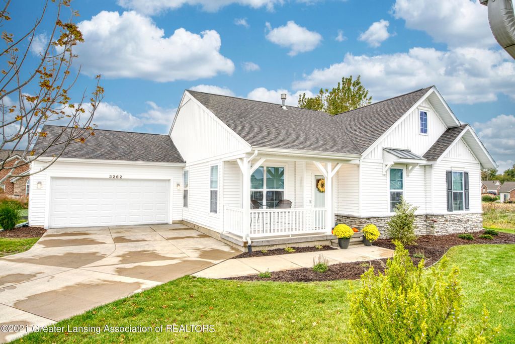 3262 Hamlet Cir, East Lansing, MI 48823