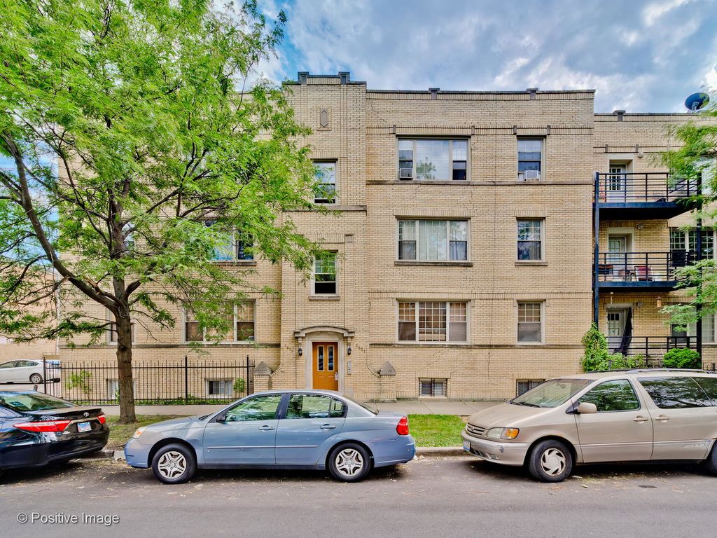 2821 W Rosemont Ave #3, Chicago, IL 60659