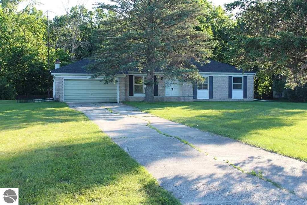 8237 Chippewa Trl, Mt Pleasant, MI 3 Bed, 2 Bath SingleFamily Home