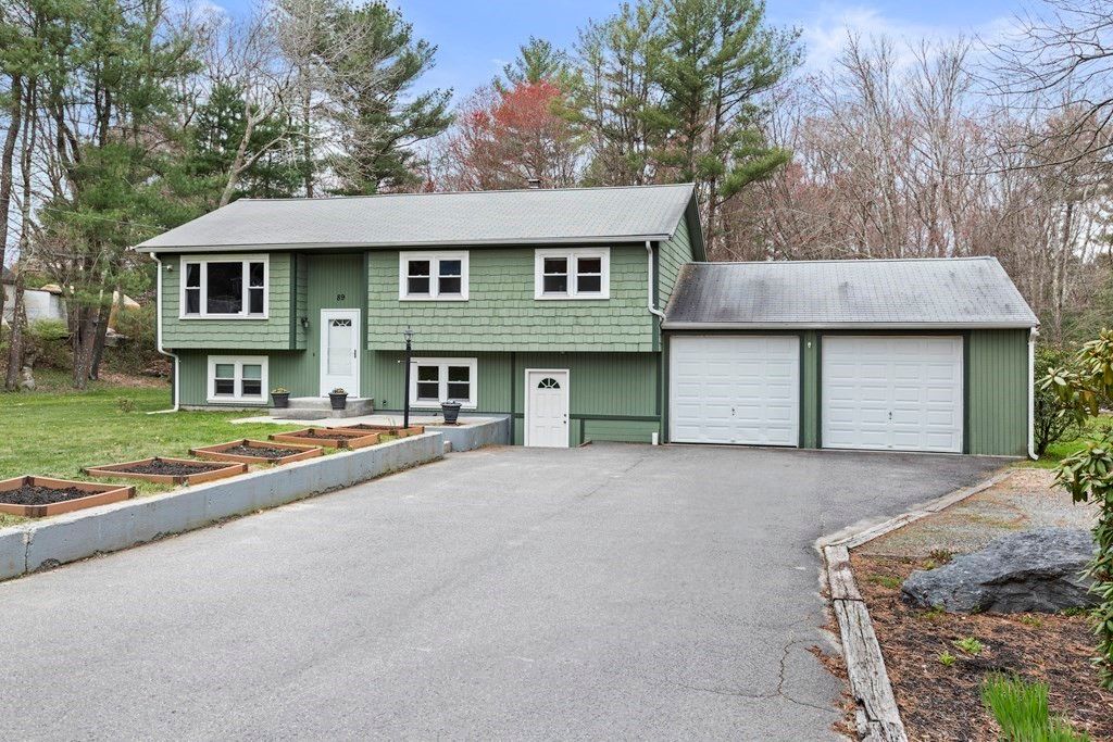 89 Richmond Rd, Assonet, MA 02702