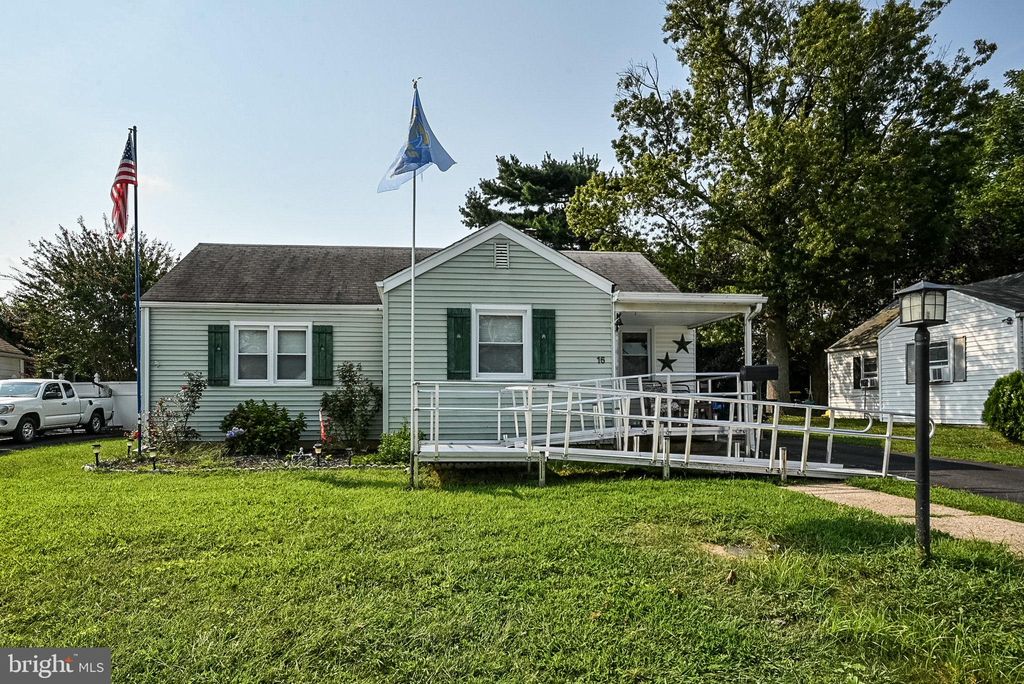 16 Boston Pl, New Castle, DE 19720