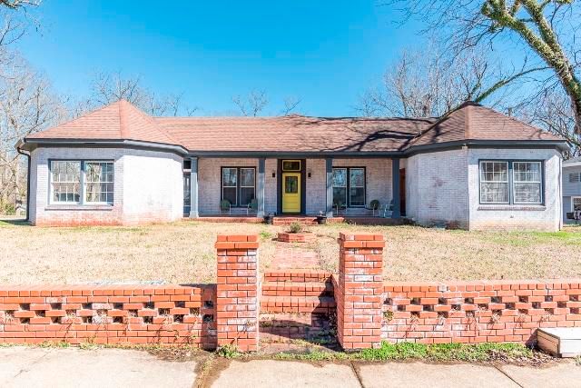 722 S Columbus Ave, Louisville, MS 39339
