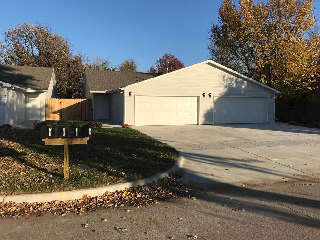 762 N Mount Carmel Ave, Wichita, KS 67203