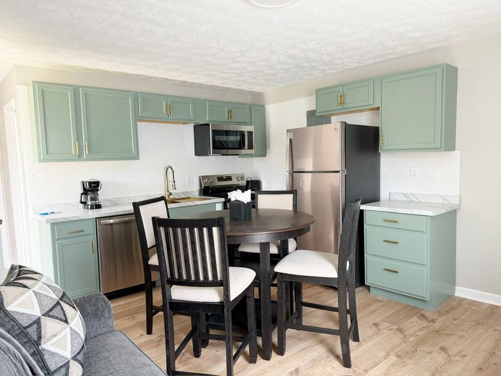 606 5th St #C, Henderson, KY 42420