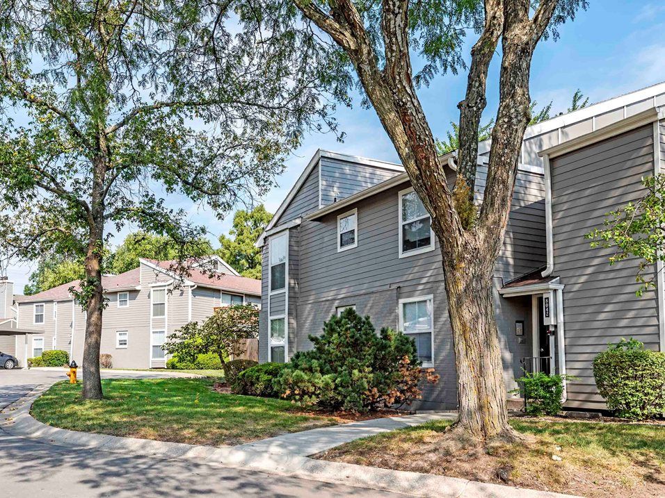 8037 Mohawk St, Prairie Village, KS 66208
