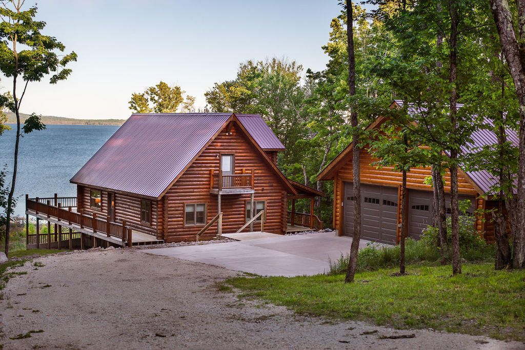 401 S Eastshore Dr, Sault Sainte Marie, MI 49783