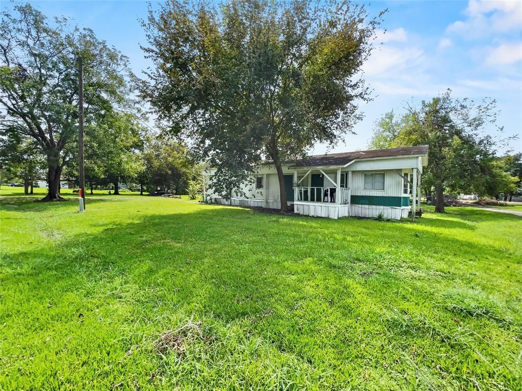 302 E Austin St, Brazoria, TX 77422