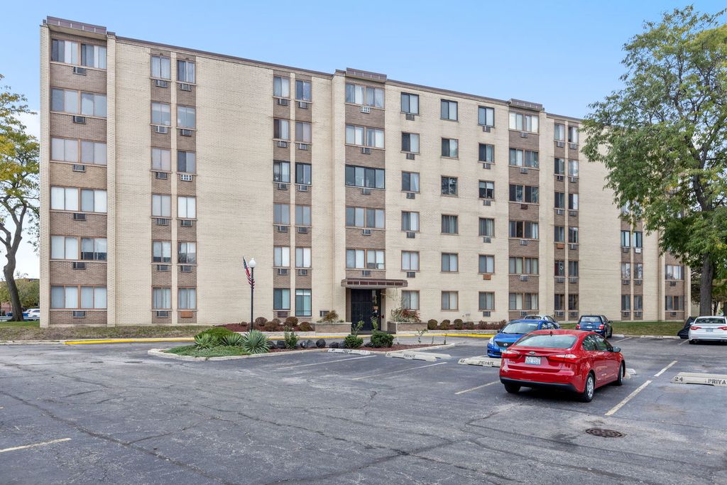 9725 S Karlov Ave #302, Oak Lawn, IL 60453