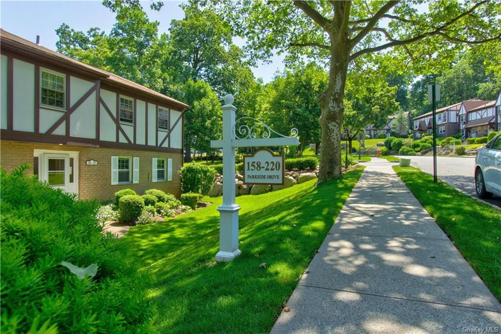 158 Parkside Dr #1, Suffern, NY 10901