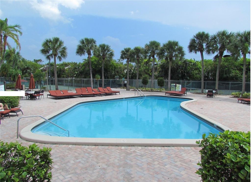 9910 Costa Del Sol Blvd, Doral, FL 3 Bed, 3 Bath Townhouse 16