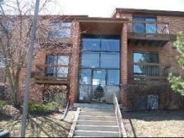 1823 Country Dr #101, Grayslake, IL 60030