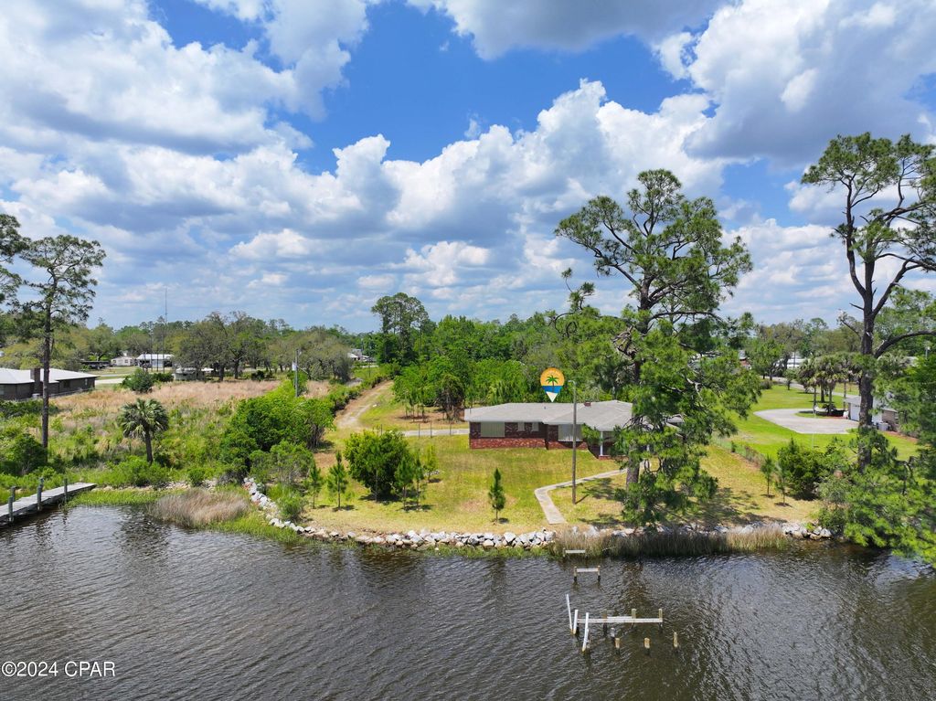 7416 Highway 2302, Southport, FL 32409