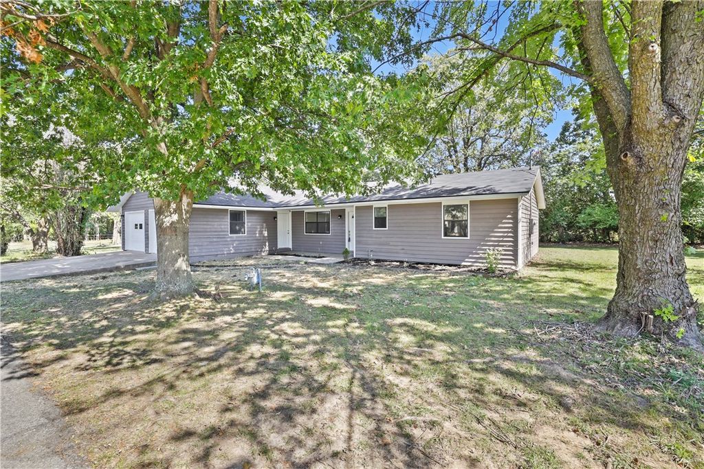 625 Yeager Rd, Springdale, AR 72762