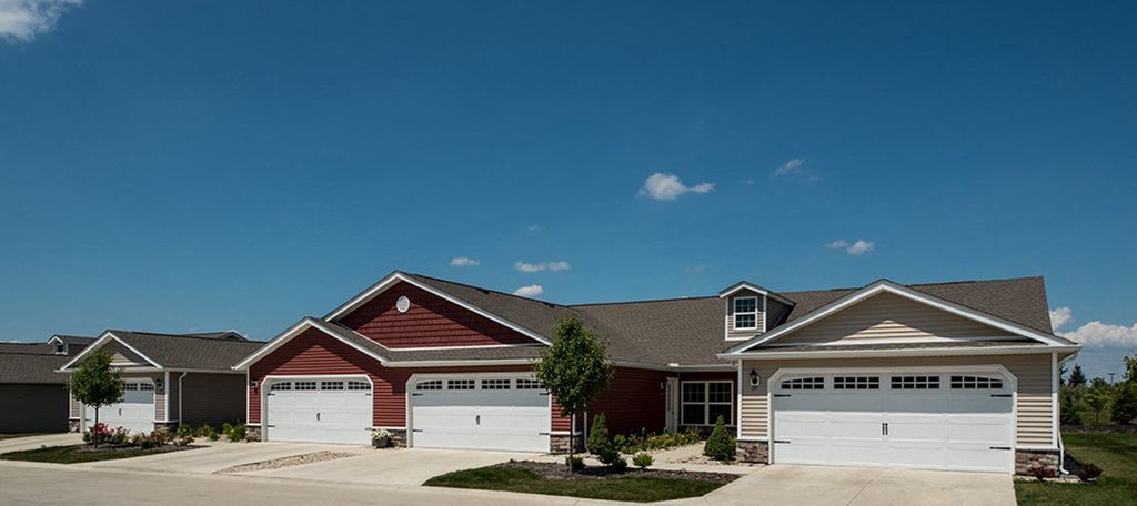 17 Hawthorne Gate Dr, Dayton, OH 45458