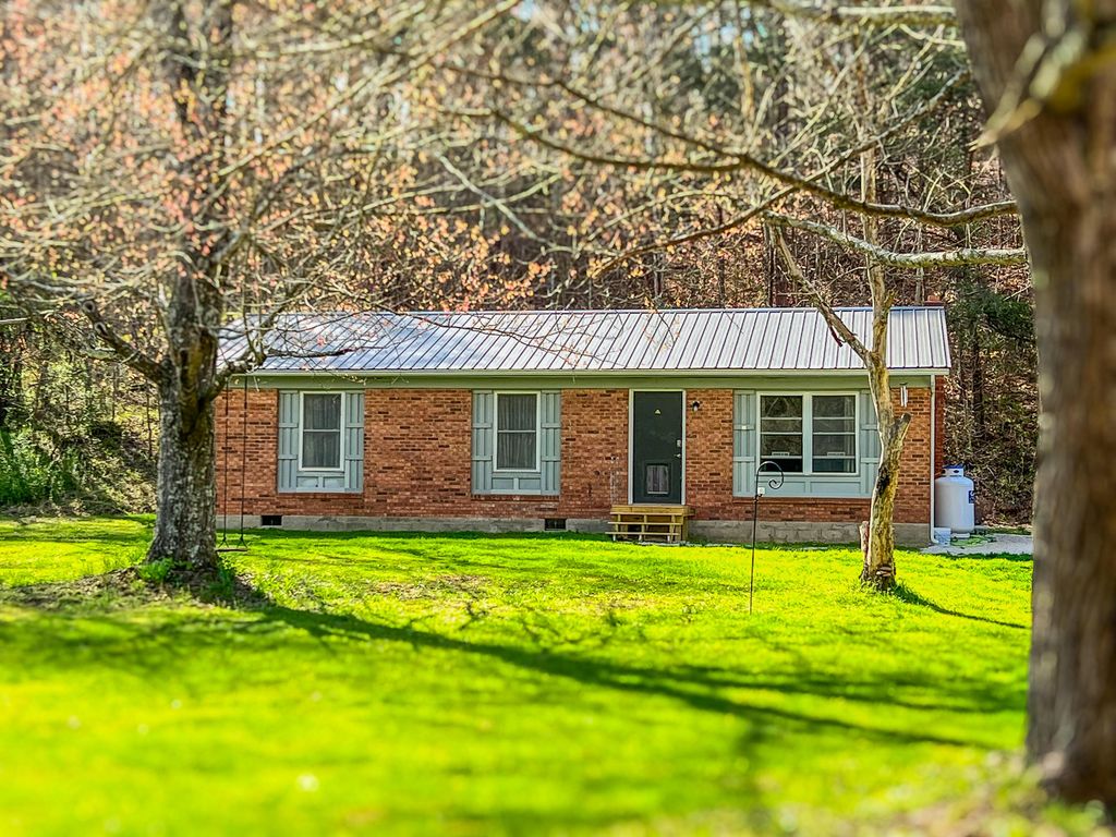 1375 Skinner Branch Rd, Clay City, KY 40312