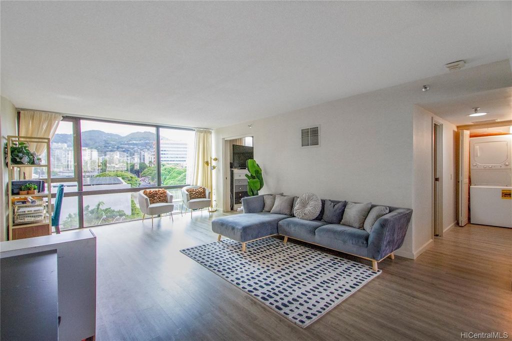 1114 Punahou St #7A, Honolulu, HI 96826