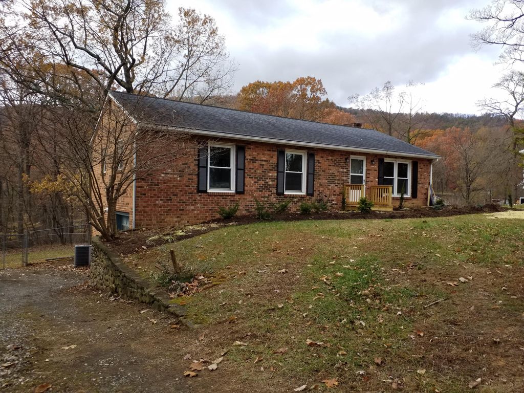 371 Hunters Trl, Troutville, VA 3 Bed, 3 Bath SingleFamily Home 45