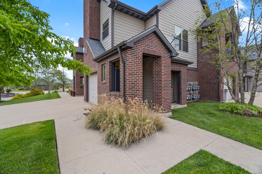 5728 Pergola Dr #207, Columbia, MO 65201