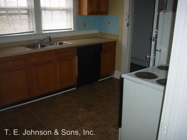 666 1/2 N Spring St #A, Winston Salem, NC - 1 Bed, 1 Bath Apartment - 4