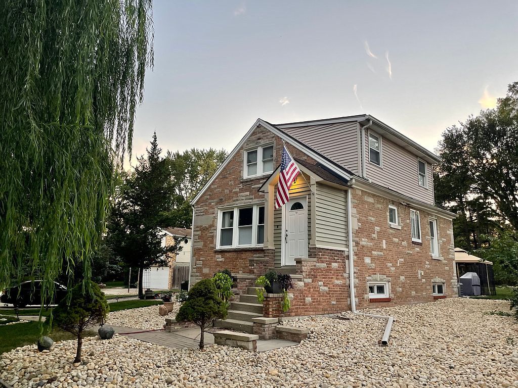 206 N Graylynn Dr, Mount Prospect, IL 60056