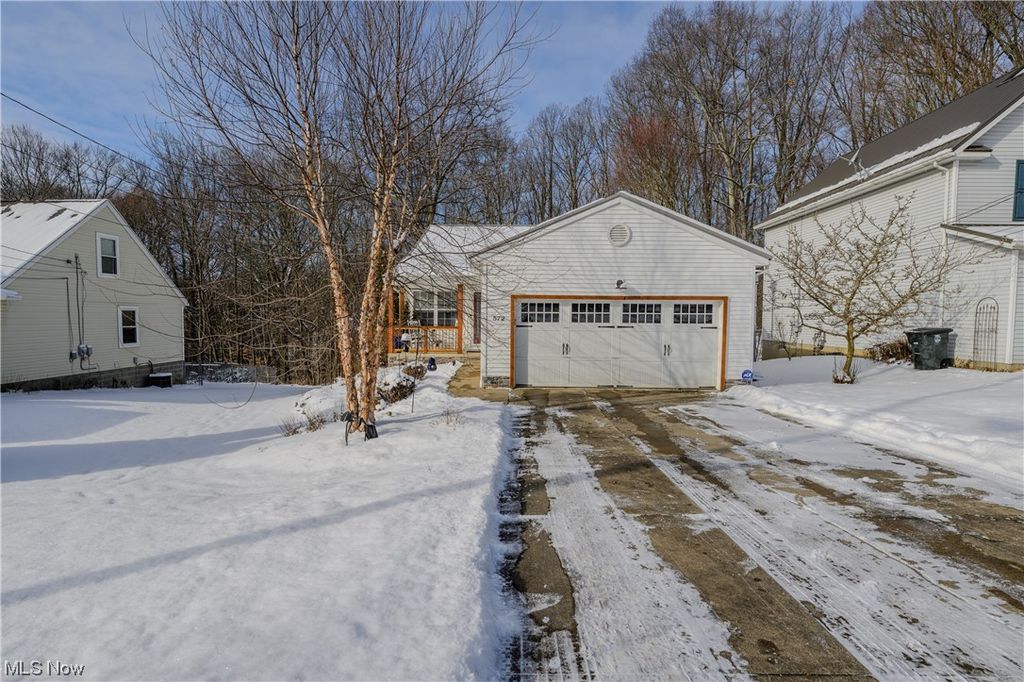 572 Wolf Ave, Wadsworth, OH 44281