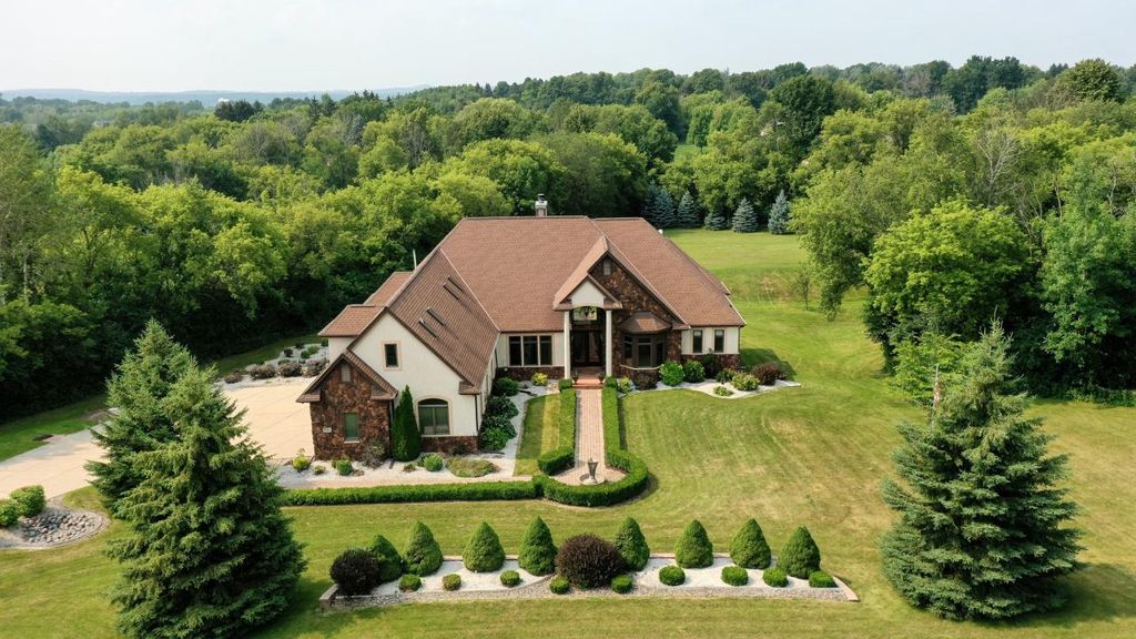 4042 Coopers Hawk Dr, Hubertus, WI 53033 | MLS# 1757063 | Trulia