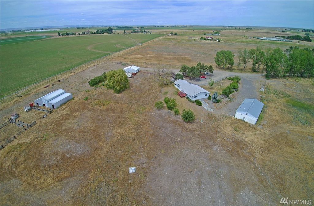 6768 Bacon Ln NE, Moses Lake, WA 98837