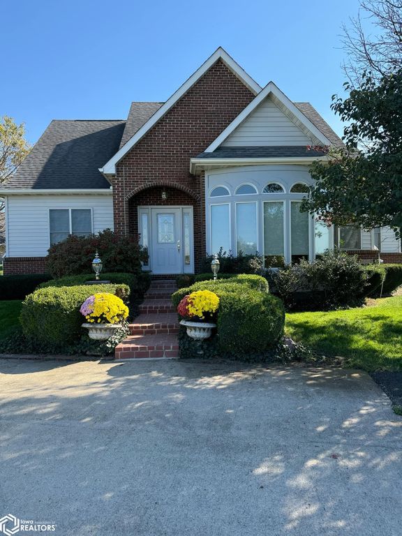 1007 Golf Ridge Dr, Lamoni, IA 50140