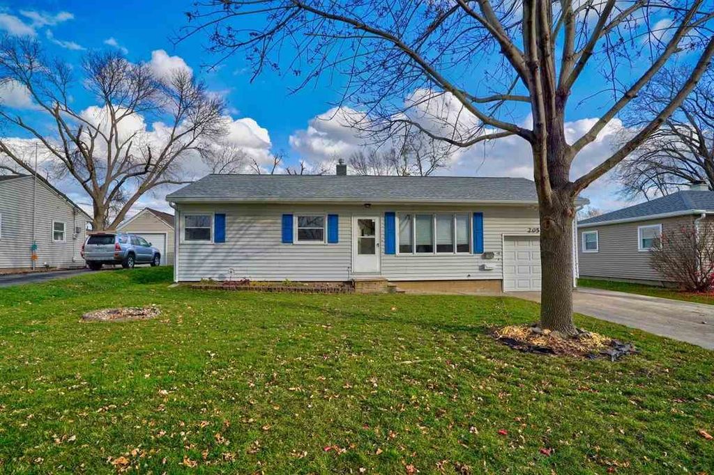 205 2nd Ave, Hiawatha, IA 52233 4 Bed, 2 Bath SingleFamily Home MLS 202006706 25 Photos