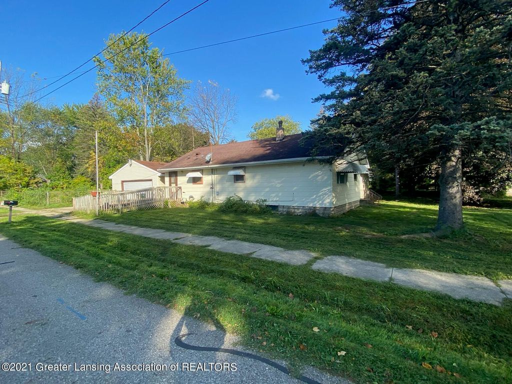 2901 Young Ave, Lansing, MI 48906