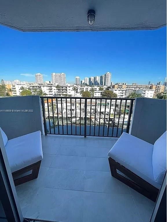 3703 NE 166th St #605, North Miami Beach, FL 33160