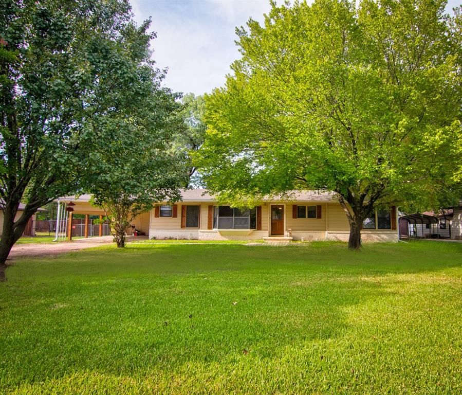 709 W Bells Blvd, Bells, TX 3 Bed, 2 Bath SingleFamily Home 24