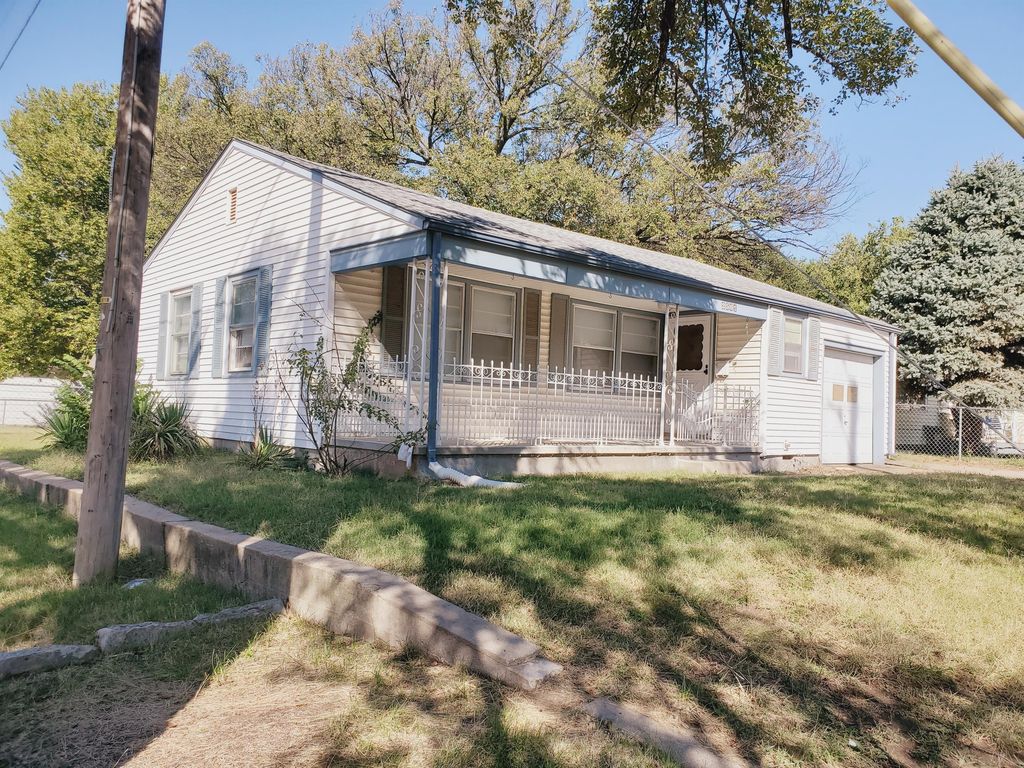 2561 S Hydraulic Ave, Wichita, KS 67216