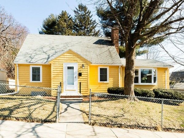 25 Magee St, Hyde Park, MA 02136