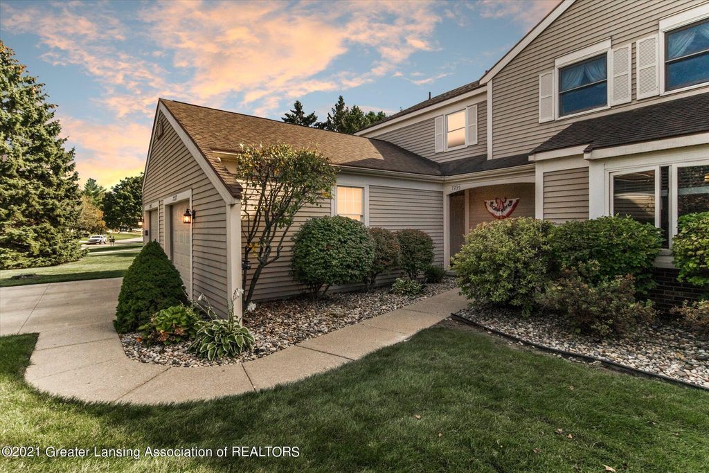 7235 Medallion Dr, Lansing, MI 48917