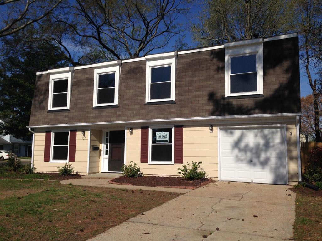 137 Banister Dr, Hampton, VA 23666