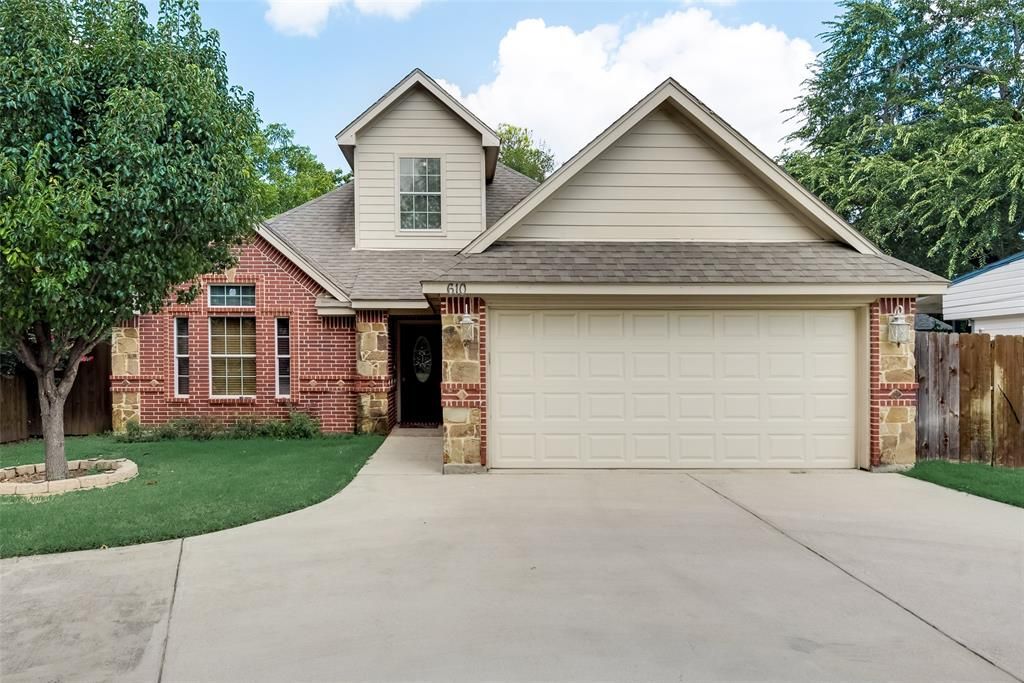 610 Harrisdale Ave, River Oaks, TX 76114